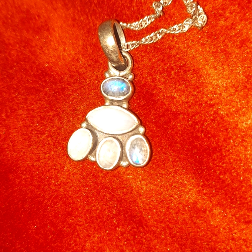 MOONSTONE NECKLACE
